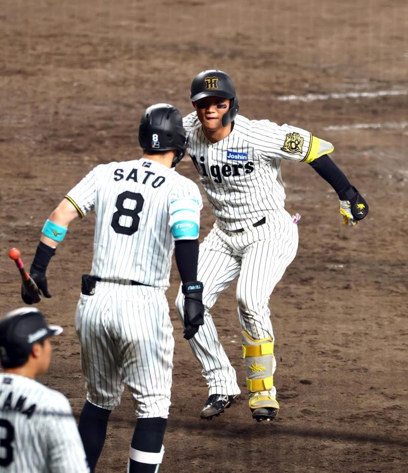 阪神 森下翔太が19号→佐藤輝明が2者連続34号 岡田彰布顧問が